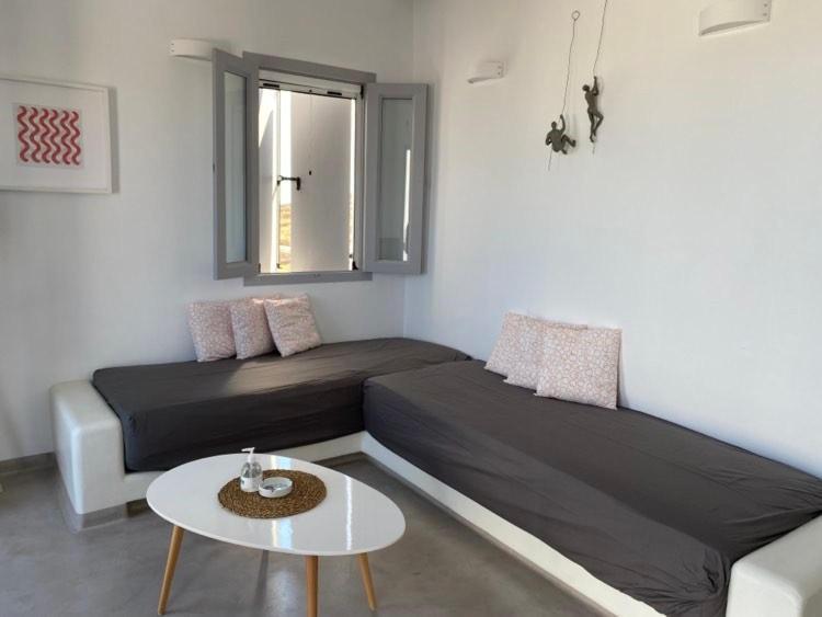 Maganiotis Rooms Kímolos Buitenkant foto